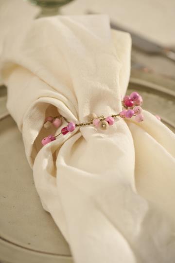 IB Laursen servettirengas puuhelmillä, vaaleanpunainen