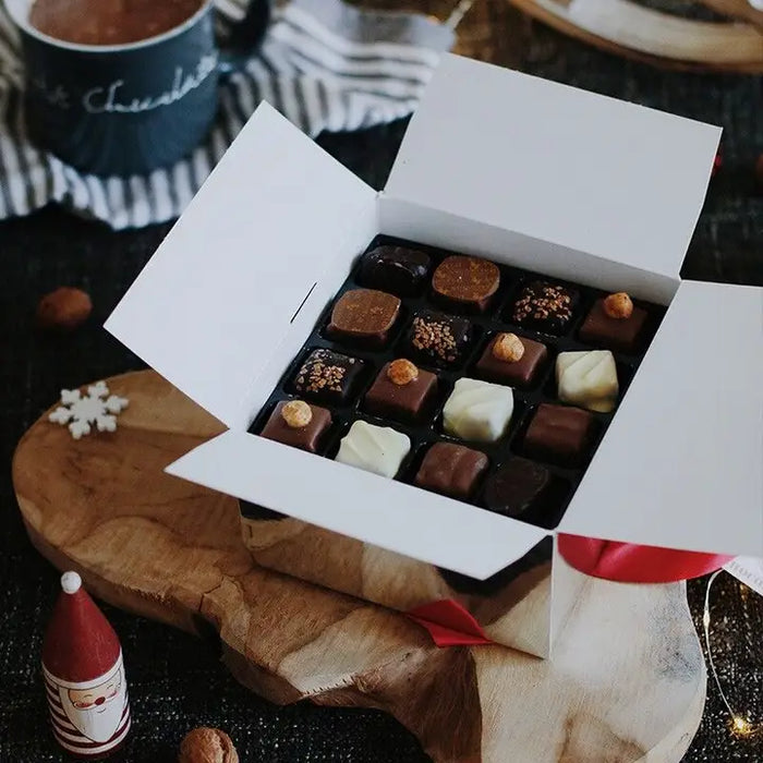 Konvehtirasia 32 Chocolates - Dark , Milk and White Chocolate