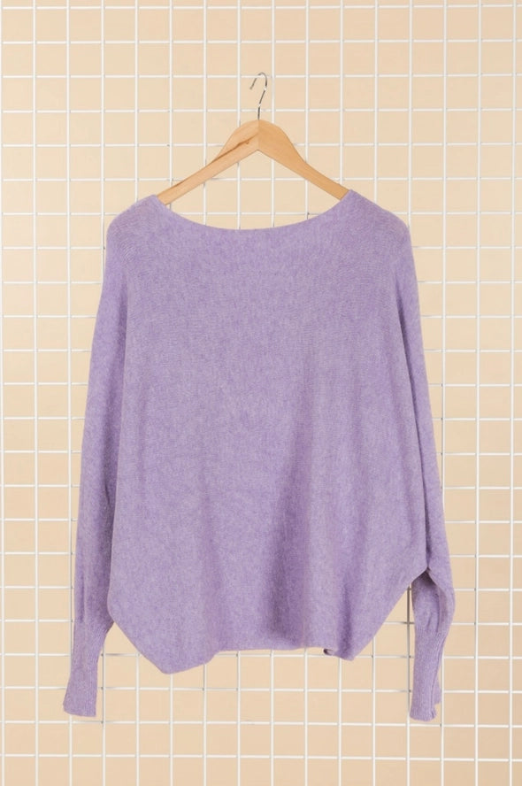 Rento neulepaita lepakkohihoilla, pastel lilac