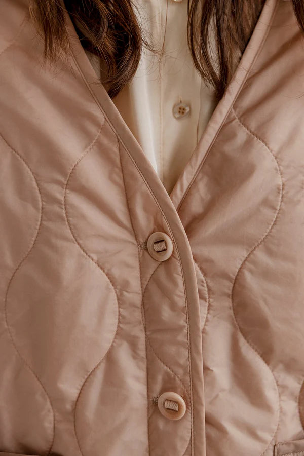 Project AJ117 Nola takki, Sand