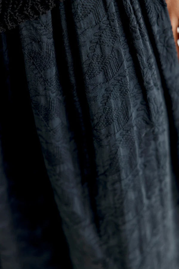 Project AJ117 Hazel hame, Musta