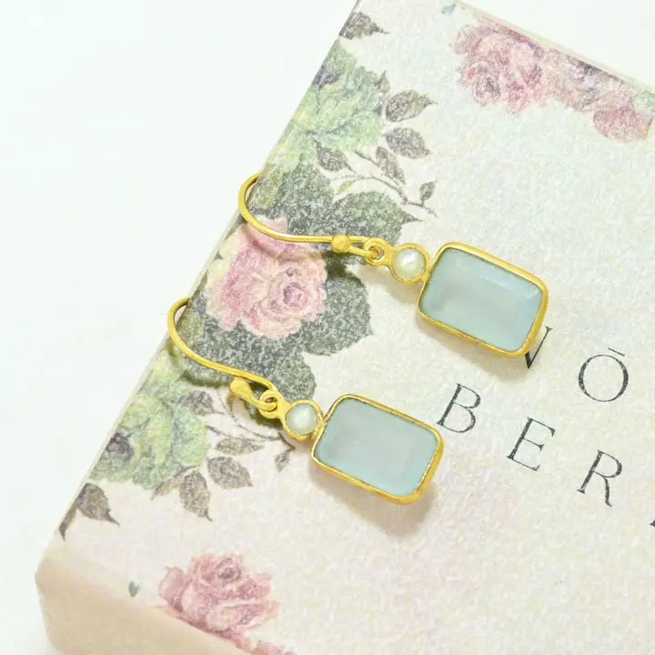 Birdie kullattu korvakoru, Pearl & aqua chalcedony