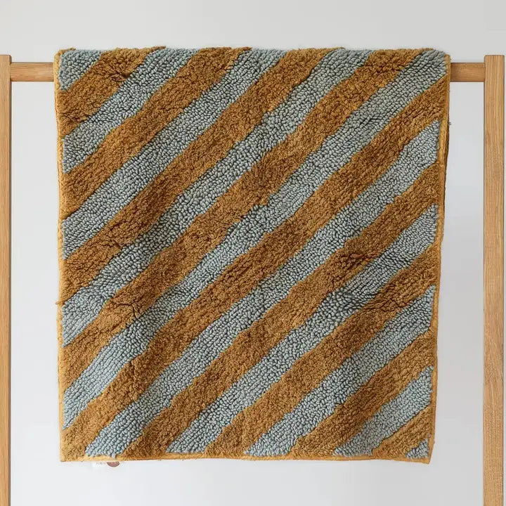 Diagonal Lines käsintehty kylpymatto, Moss Green/Gold, 60 × 90 cm