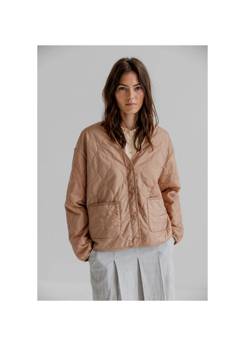 Project AJ117 Nola takki, Sand