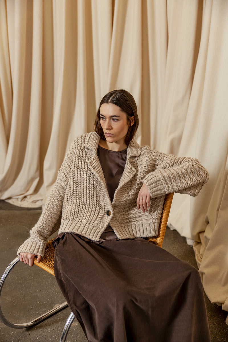 Project AJ117 Sting neuletakki, Sand