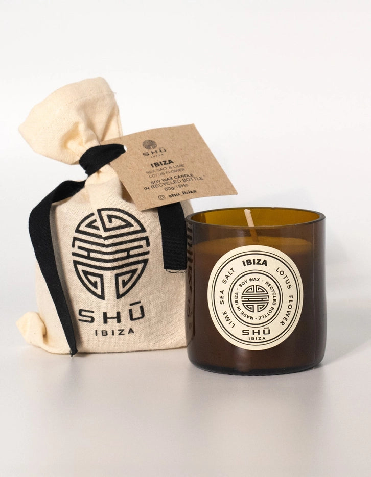 Shū Ibiza Sea Salt tuoksukynttilä lime, merisuola & lootuskukka