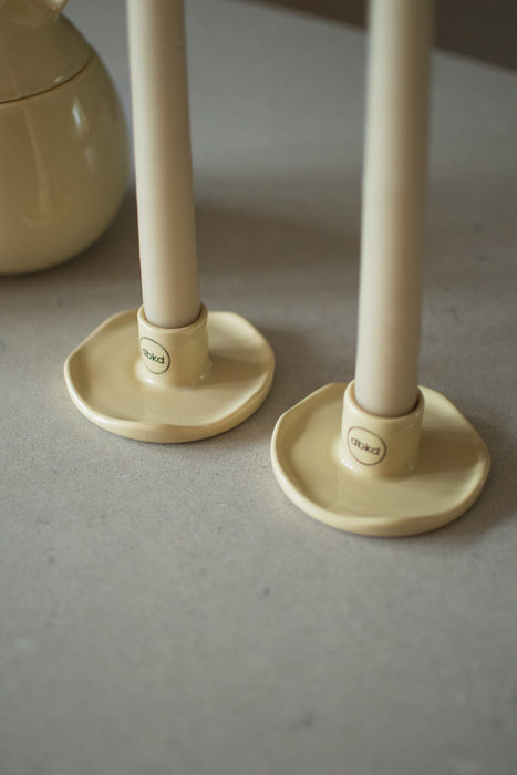 Keraaminen kynttilänjalka, shiny yellow