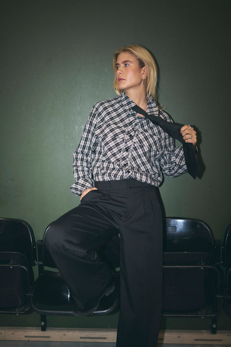 Humble By Sofie Tebina leveälahkeiset housut, Black