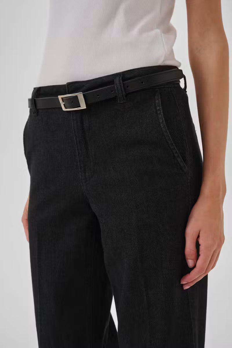 The Lara-housu, Black Wash 32"