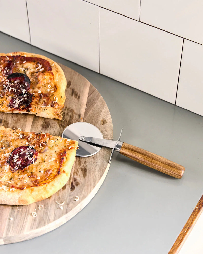 Nicolas Vahe akaasiapuinen pizzaleikkuri